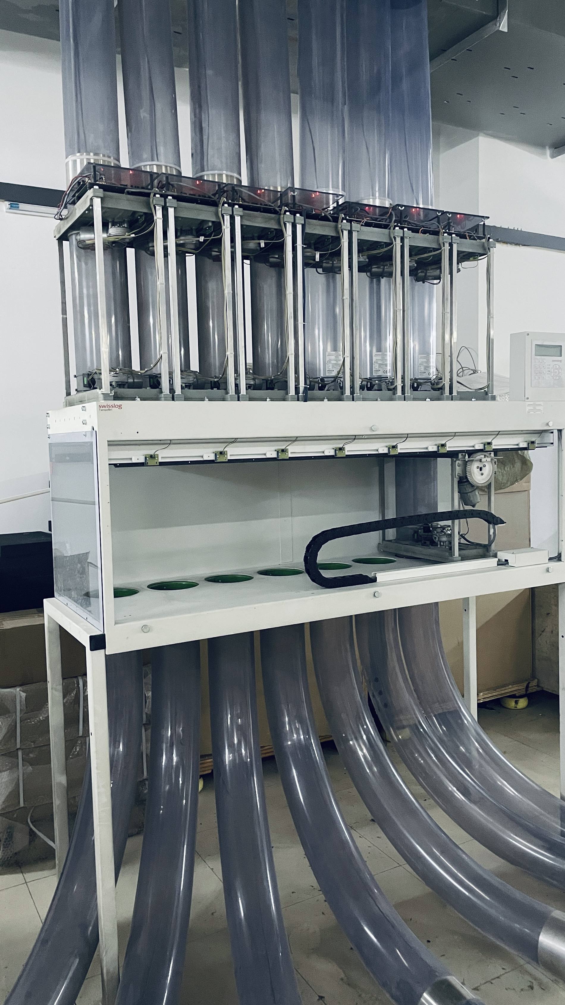Pneumatic tube crossing