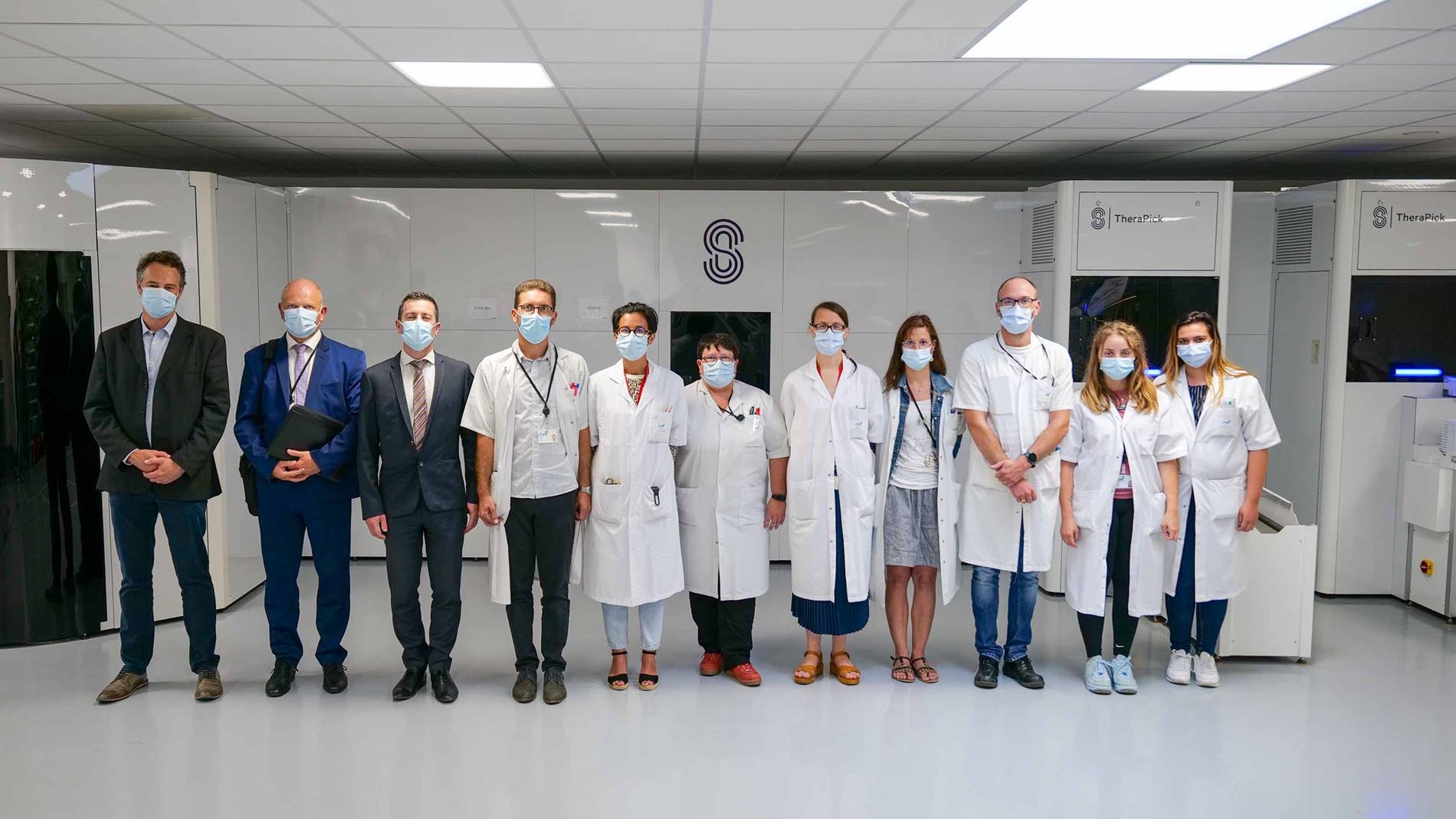 Équipe de management et de pharmacie du Centre Hospitalier Le Mans.