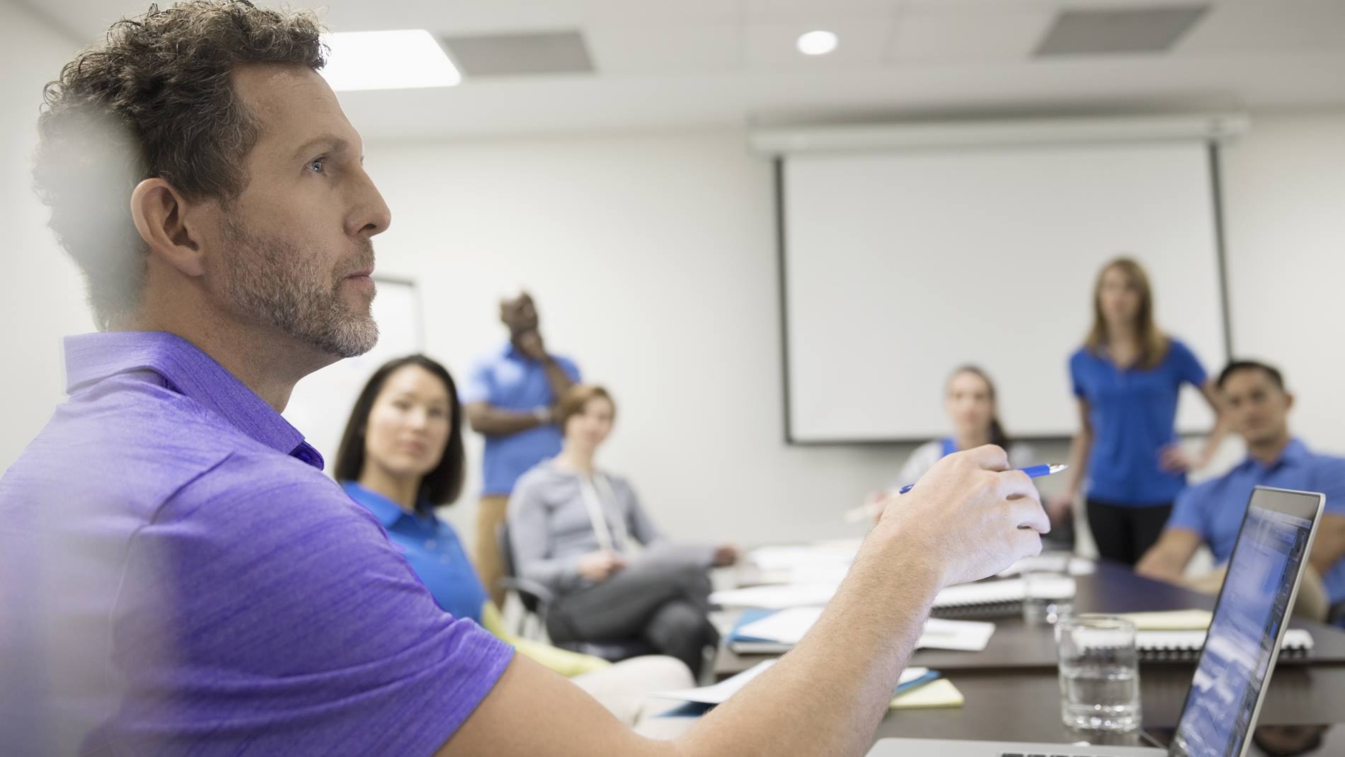 A Swisslog Healthcare expert provides comprehensive training and support materials on a hospital’s pneumatic tube and medication management systems.