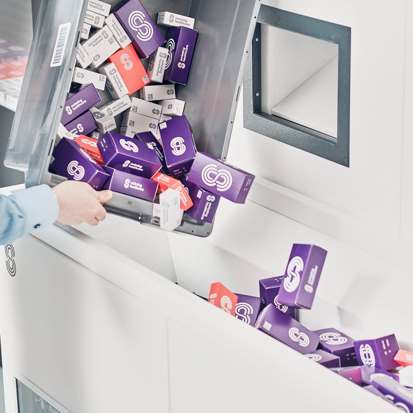 Beladung des Apothekenroboters EvoTec mit E-Load