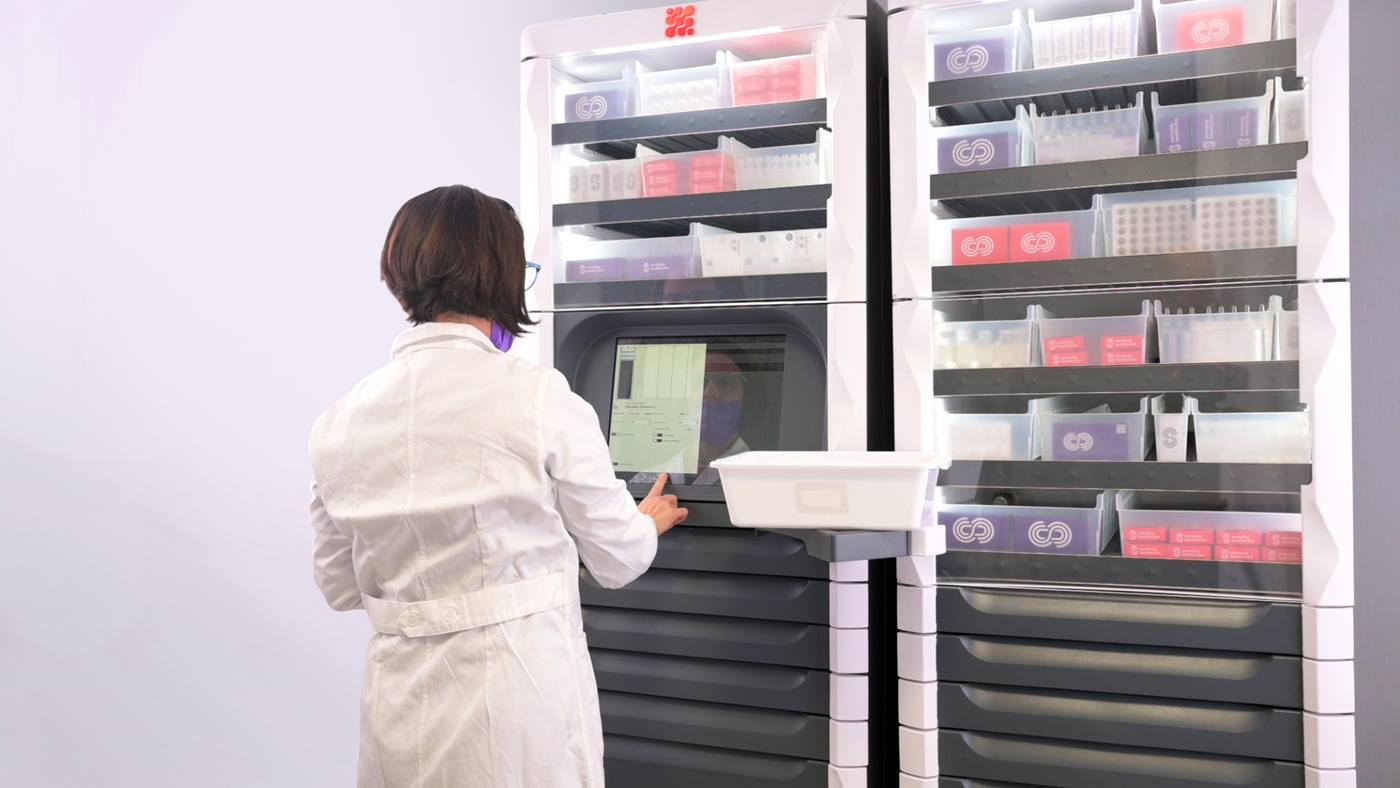 Une infirmière travaille à l'ADC