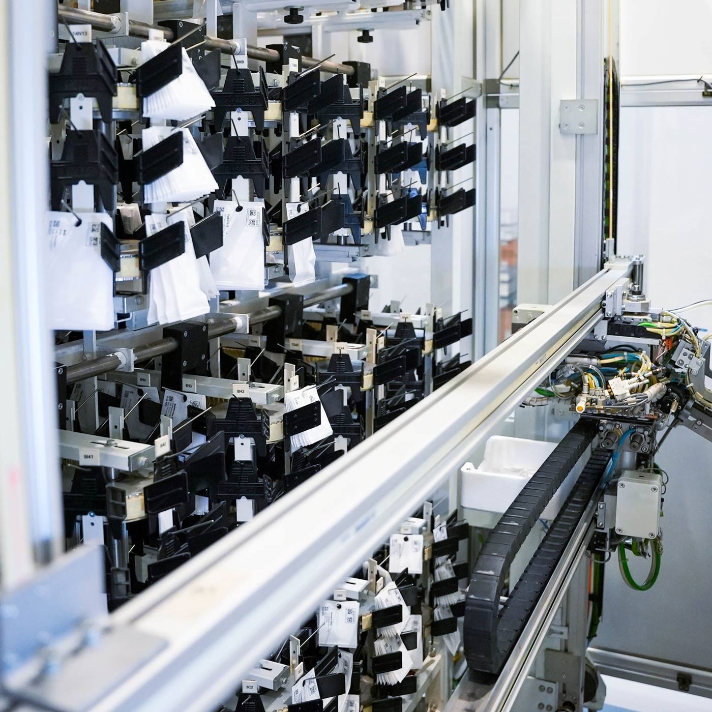 DrugNest avec bras robotisé