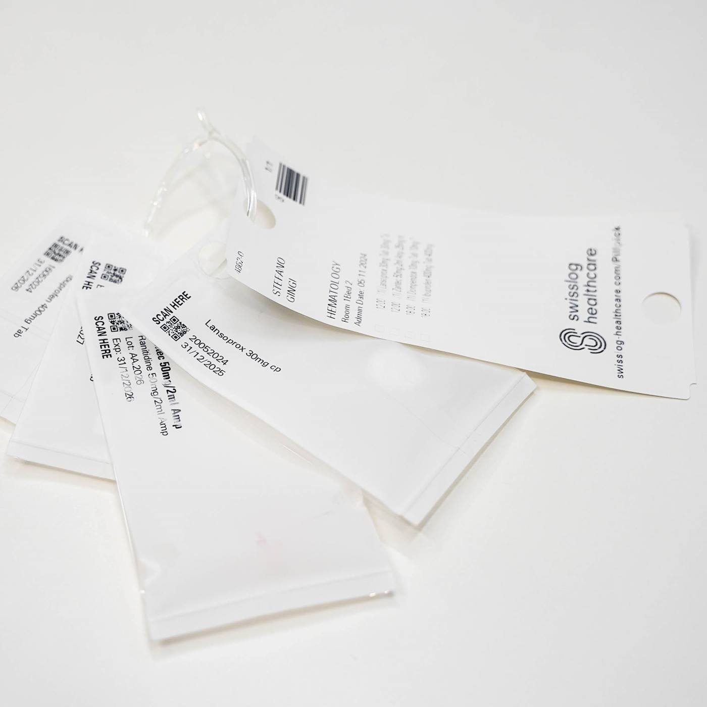PillPick Einzeldosis an Ring auf weißem Grund