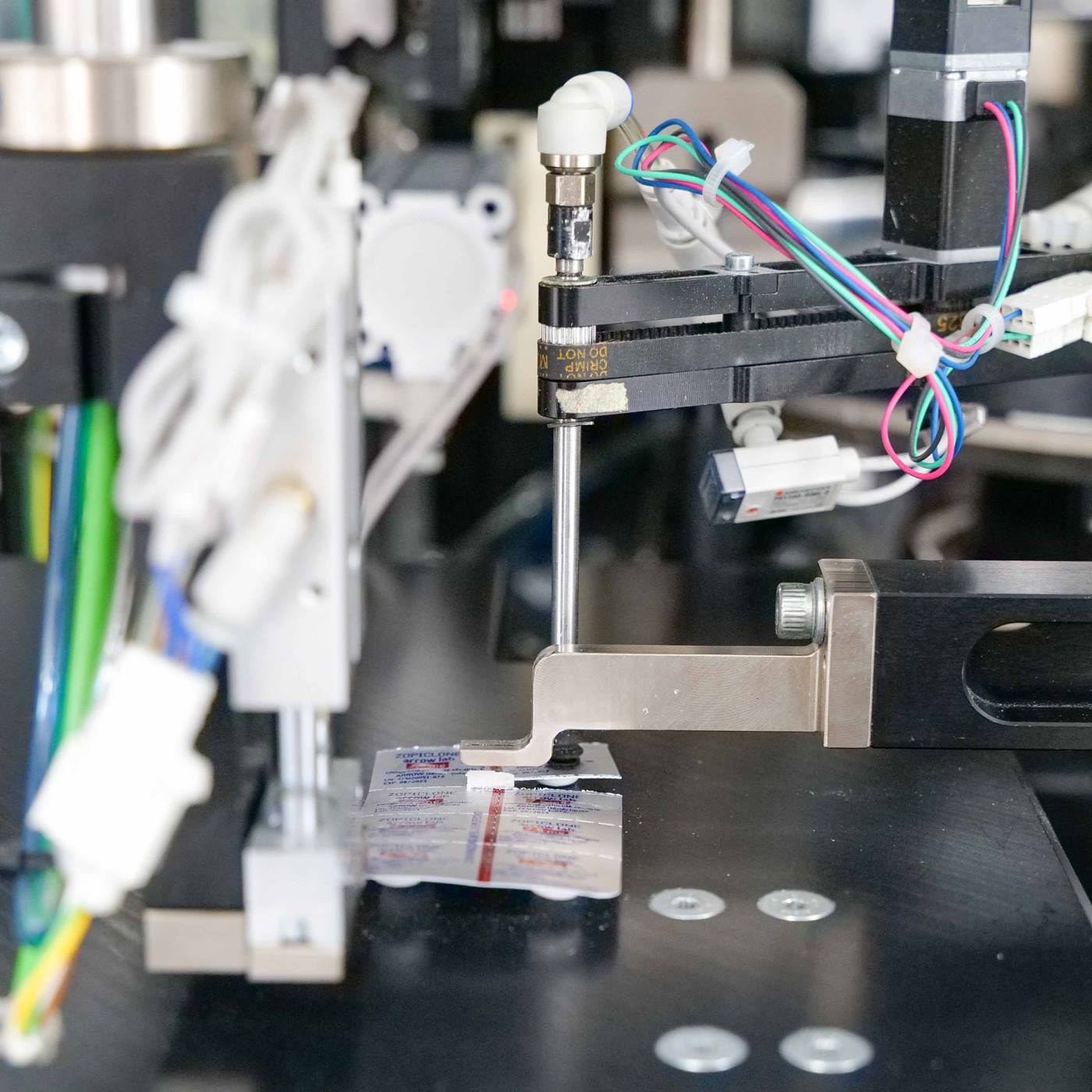 Découpe du blister lors de la création de la dose unitaire